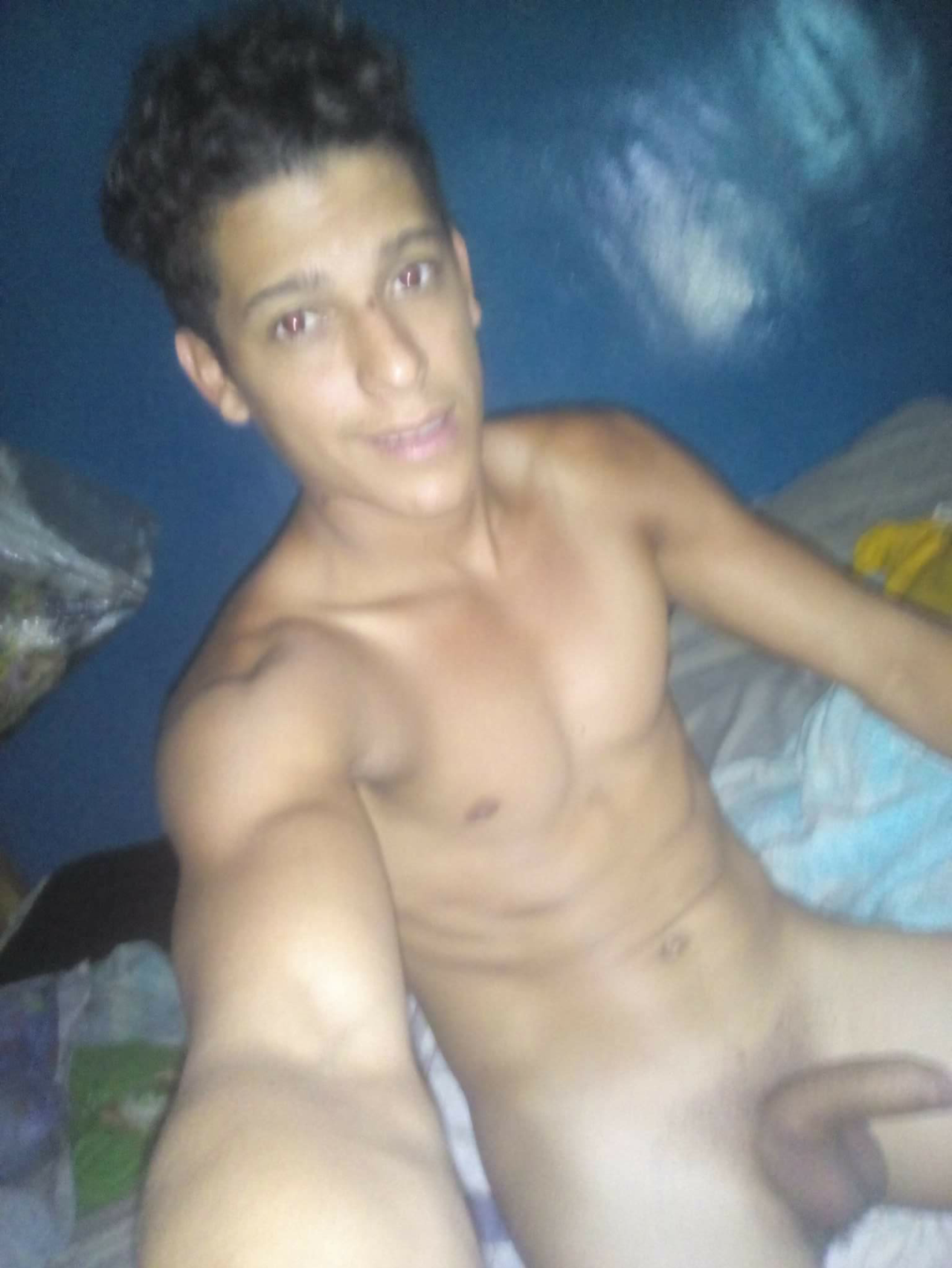 nicaraguan male selfies